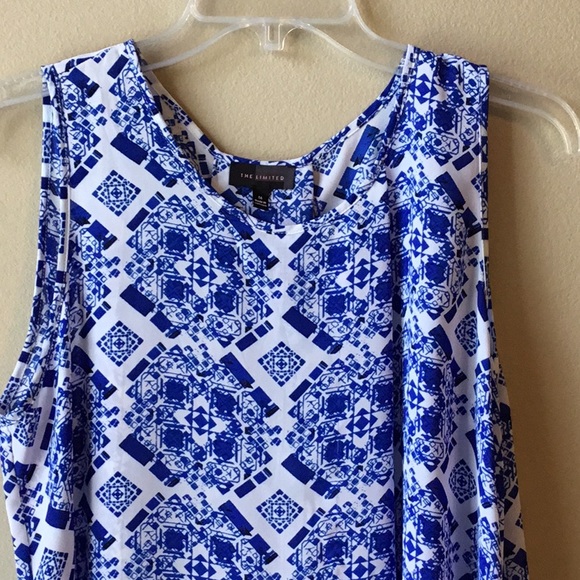 The Limited Blue and White Flowy Pull-Over Top - Picture 2 of 8